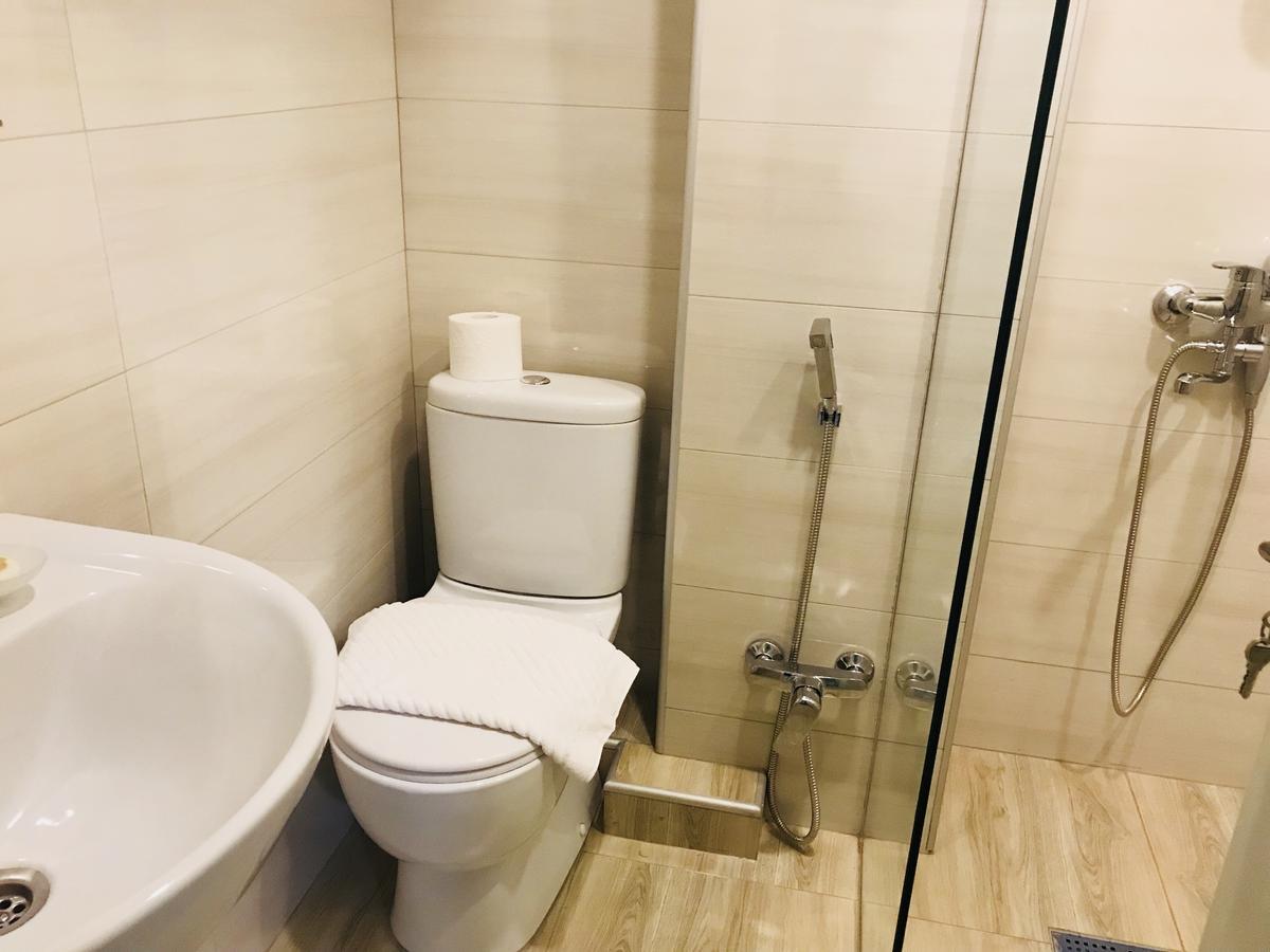 Amadeus Hotel Tbilisi Buitenkant foto
